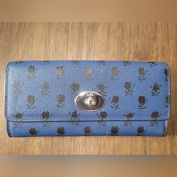 Coach Accessories - Beautiful coach wallet